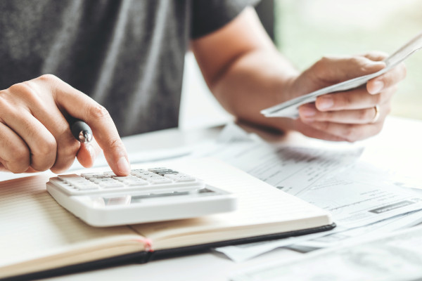 Ставки налога при УСН: 6% с доходов или 15% с разницы между доходами и расходами